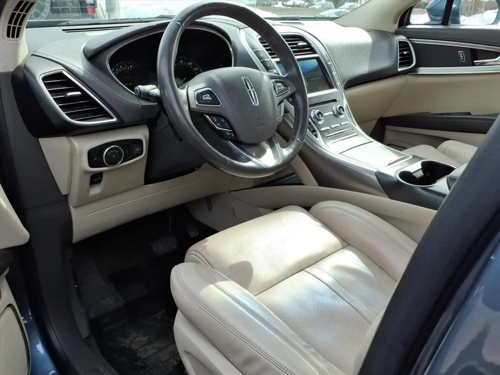 Used 2018 Blue Lincoln Reserve image 10