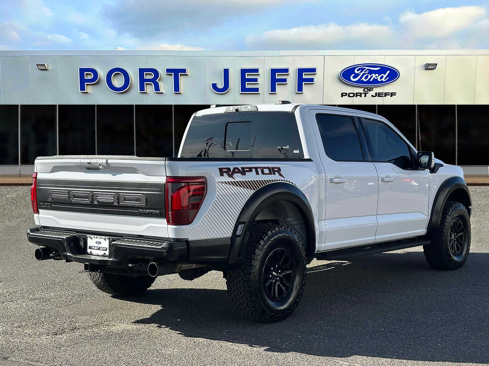 Used 2025 Oxford White Clearcoat Ford Raptor image 6