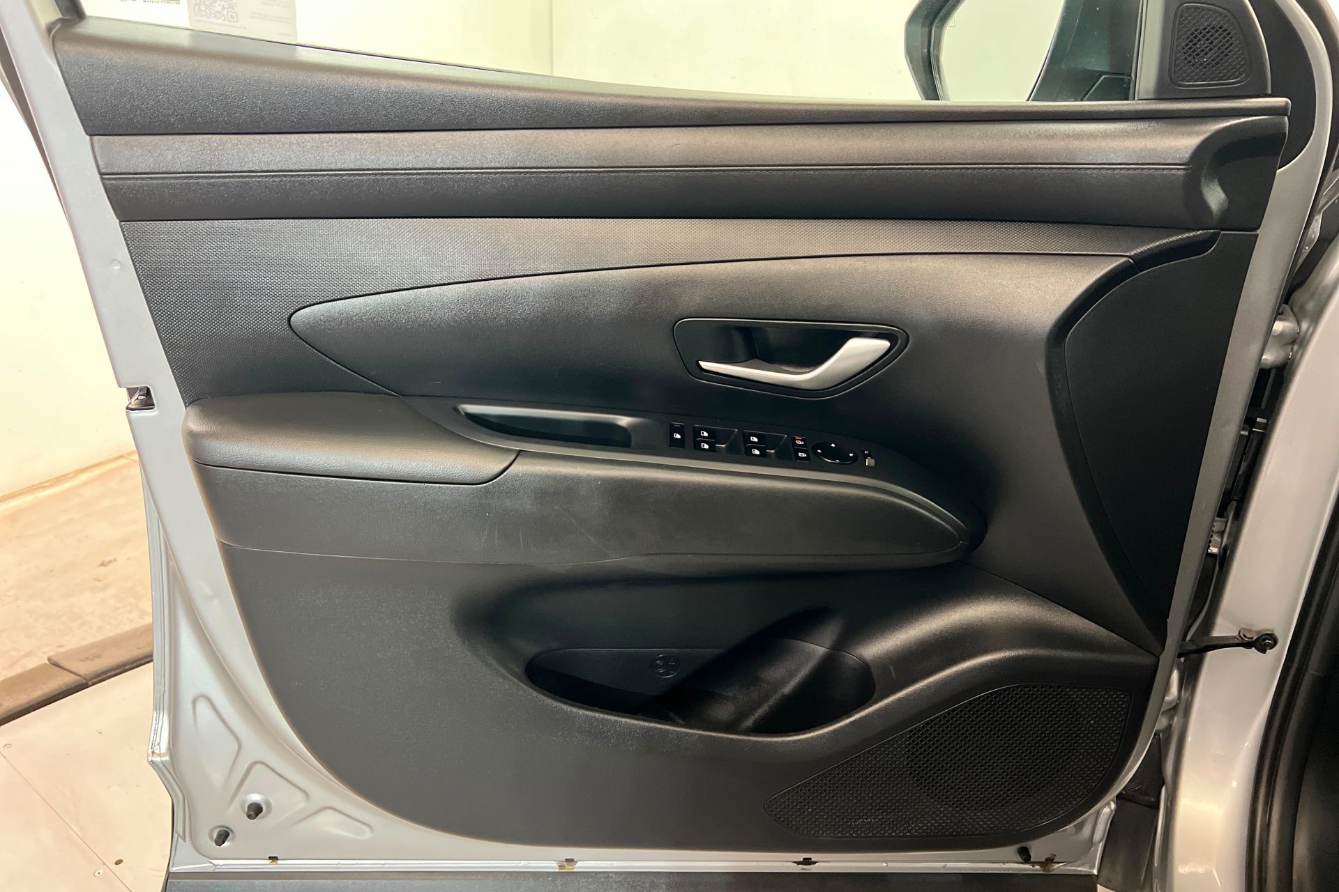 Used 2025 Shimmering Silver Hyundai SEL image 16