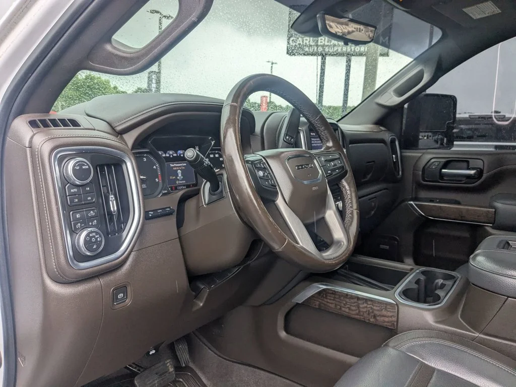 Used 2022 White Frost Tricoat GMC Denali image 13