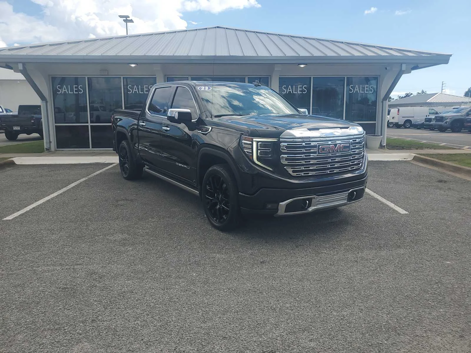 Used 2023 ONYX BLACK GMC Denali image 10