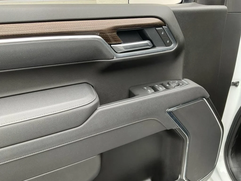 Used 2025 Summit White Chevrolet LT Trail Boss image 31