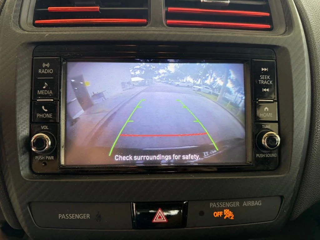 Used 2019 Black Mitsubishi  image 9
