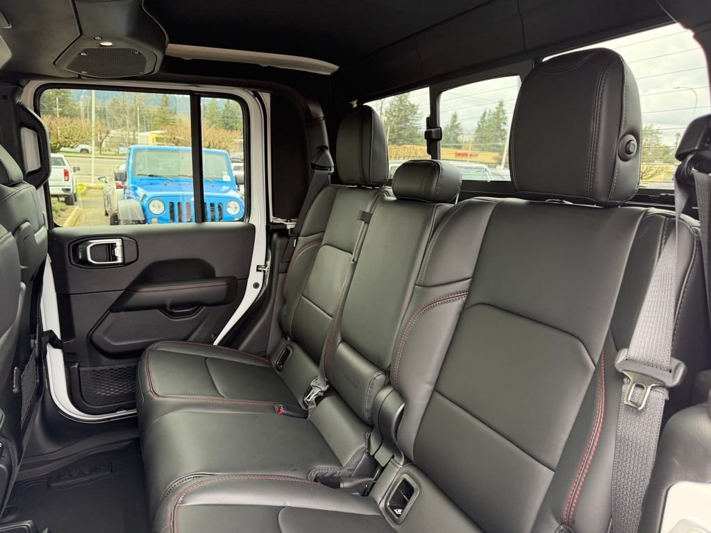 New 2026 Bright White Clear-Coat Exterior Paint Jeep Rubicon X image 28