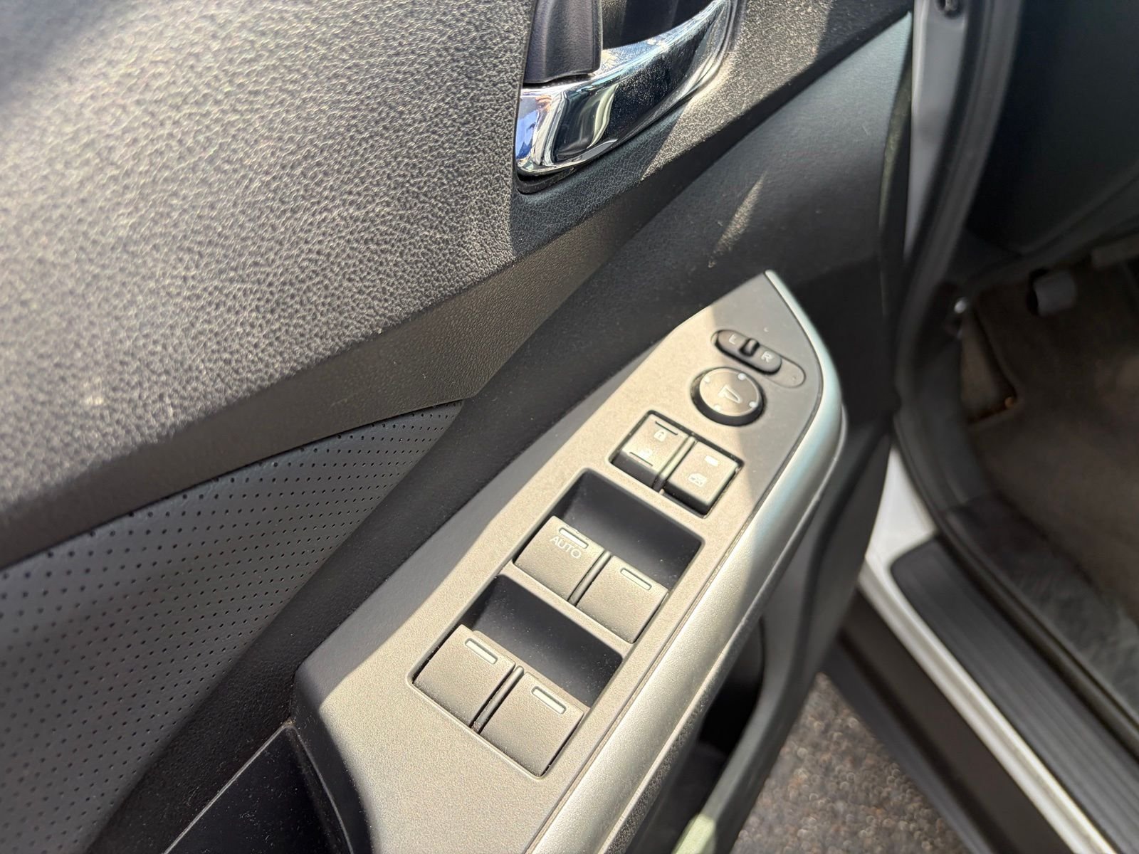 Used 2016 Silver Honda EX-L image 13