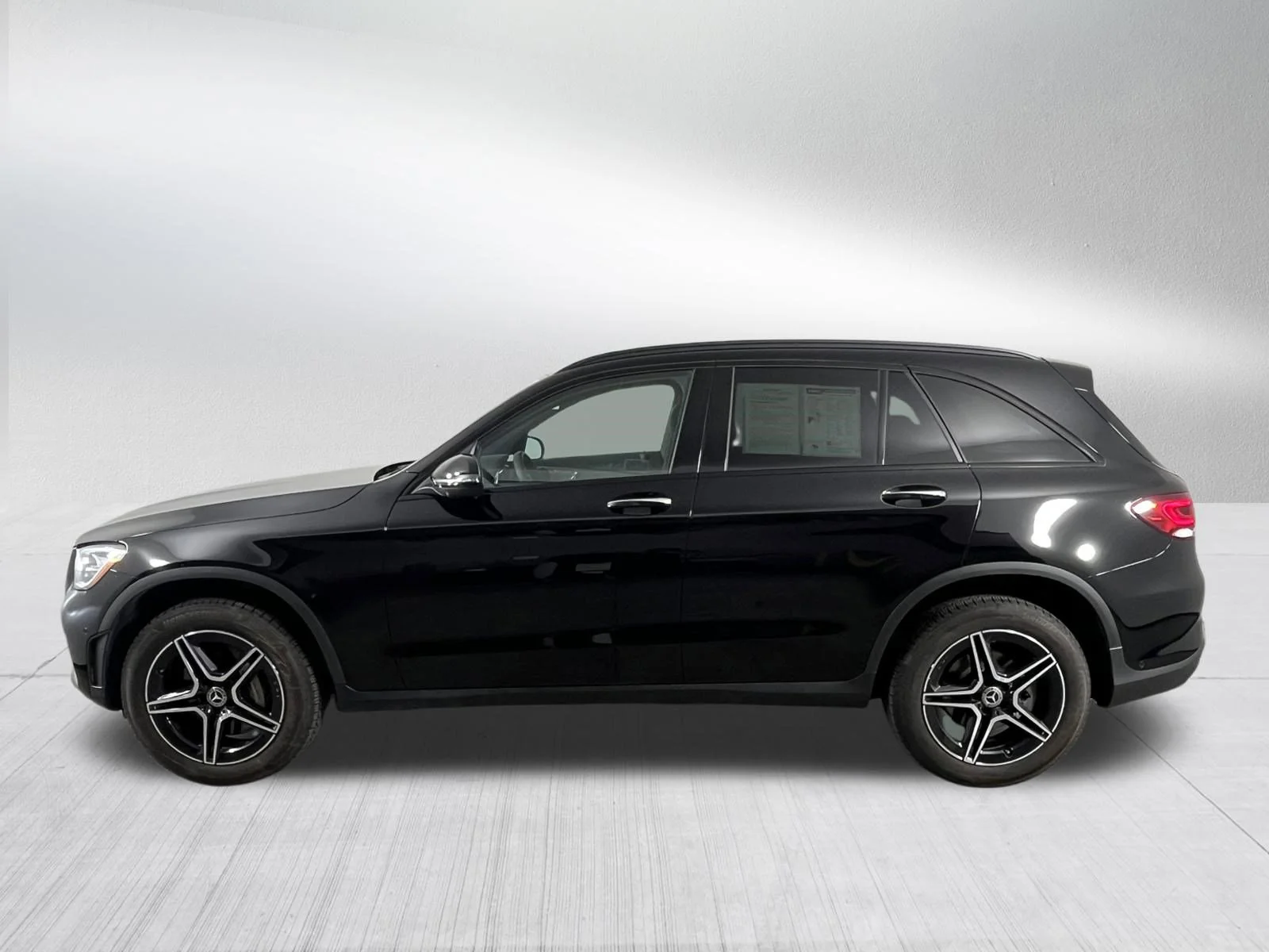 Used 2022 Black Mercedes-Benz GLC 300 image 4