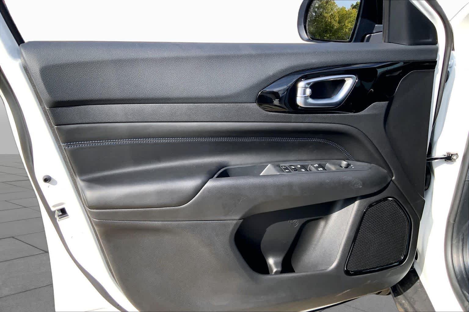 New 2026 Bright White Clearcoat Jeep Latitude Altitude image 10