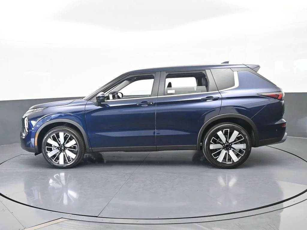 New 2026 Cosmic Blue Metallic Mitsubishi SE image 3