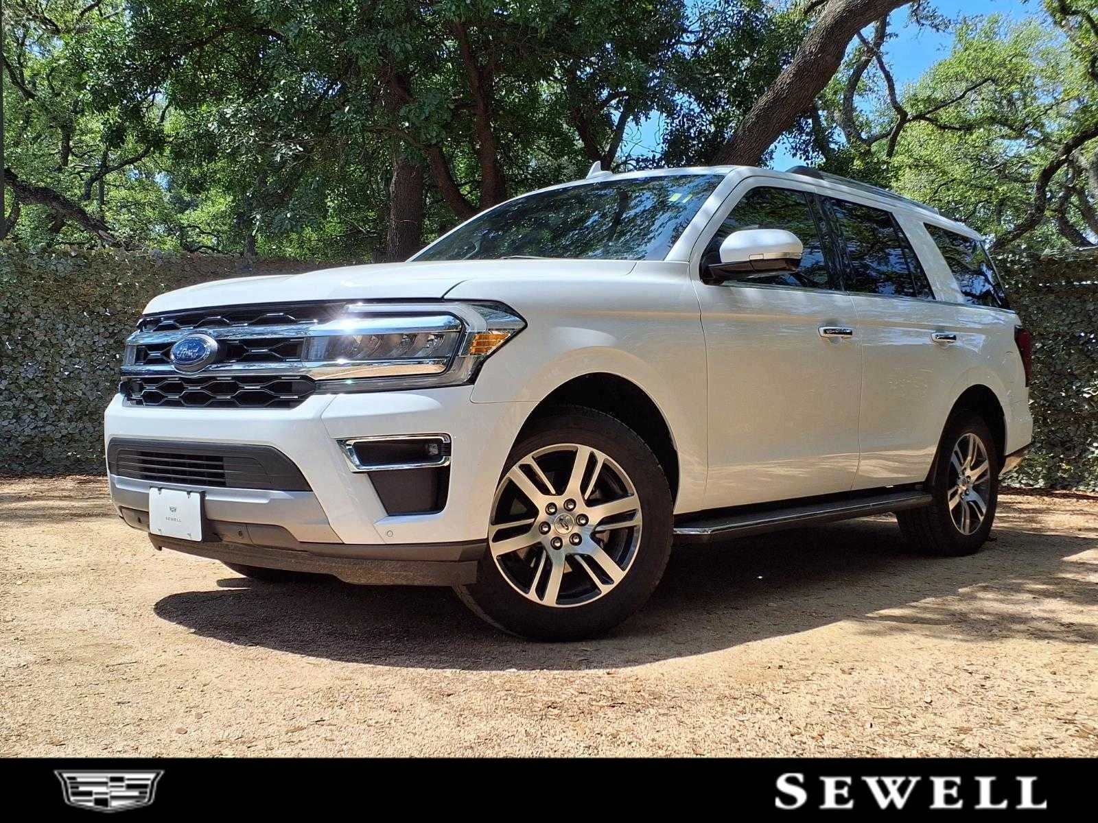 2023 Ford Expedition Limited's photo