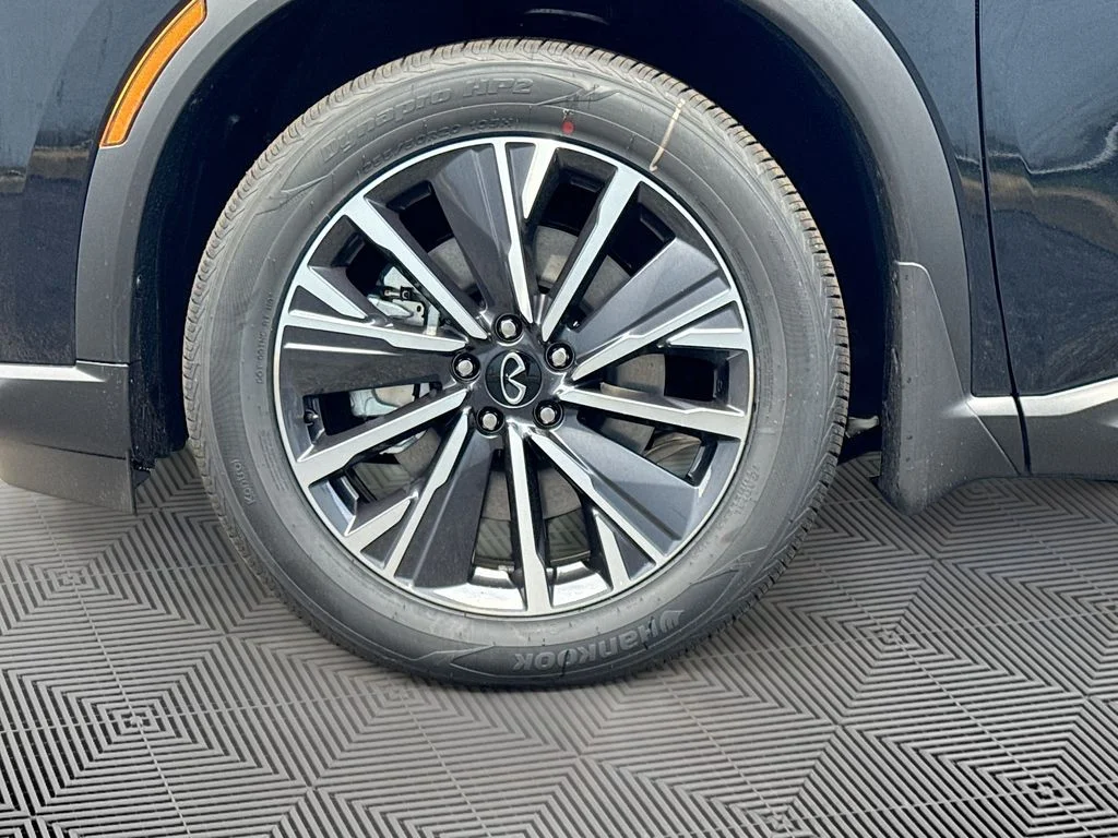 New 2027 MINERAL BLACK INFINITI Luxe FWD image 34