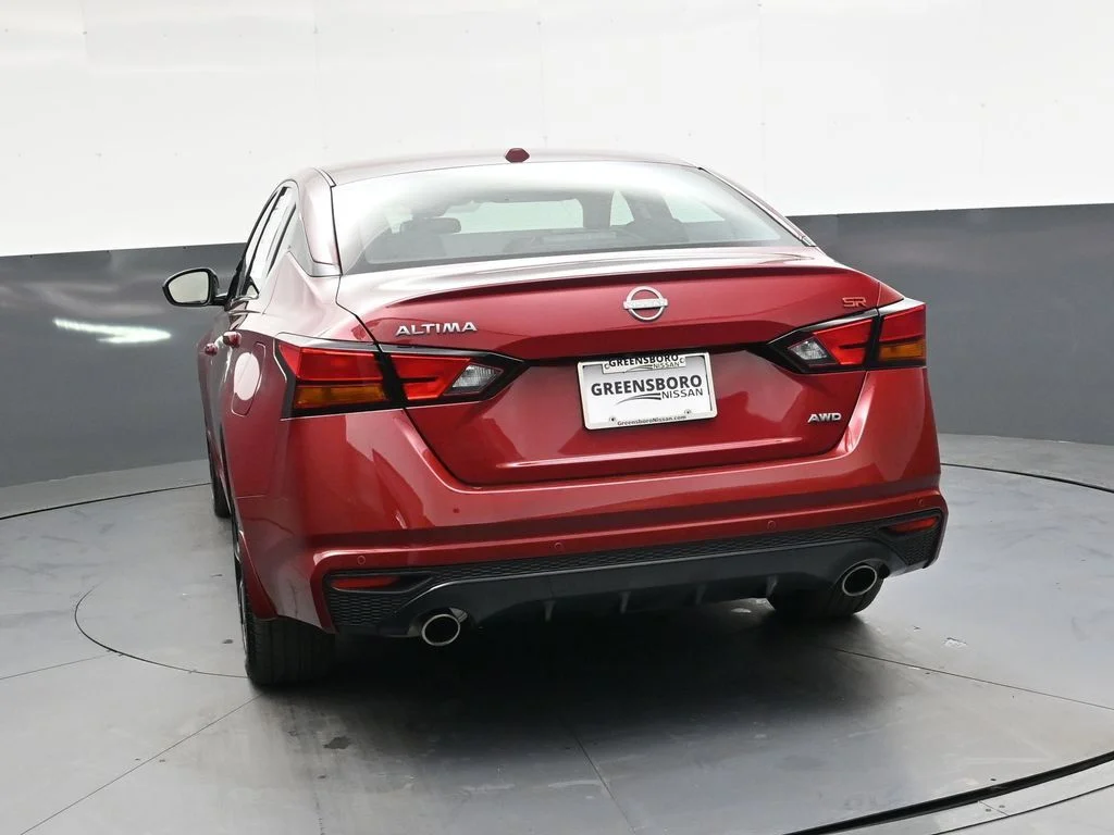 Used 2025 Red Nissan 2.5 SR image 7