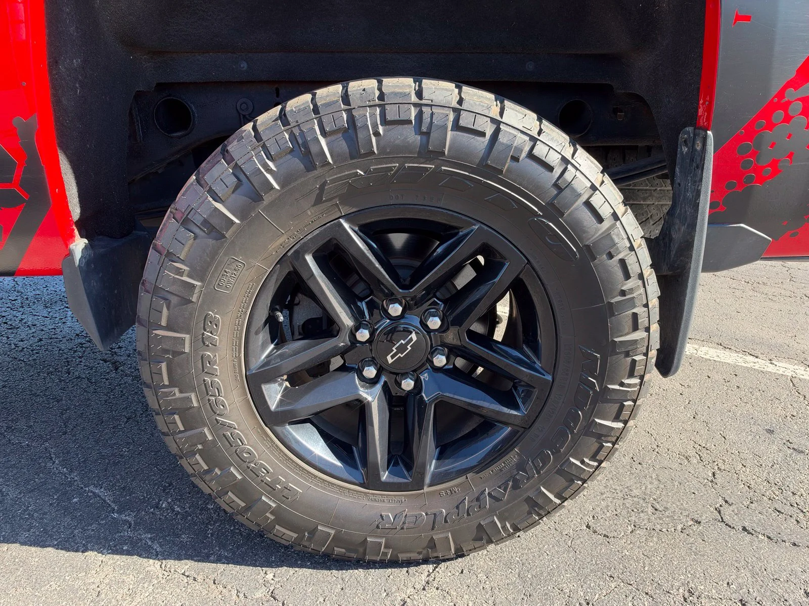 Used 2016 Red Chevrolet Custom image 23