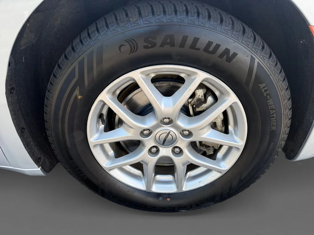 Used 2024 Silver Chrysler Touring L image 15
