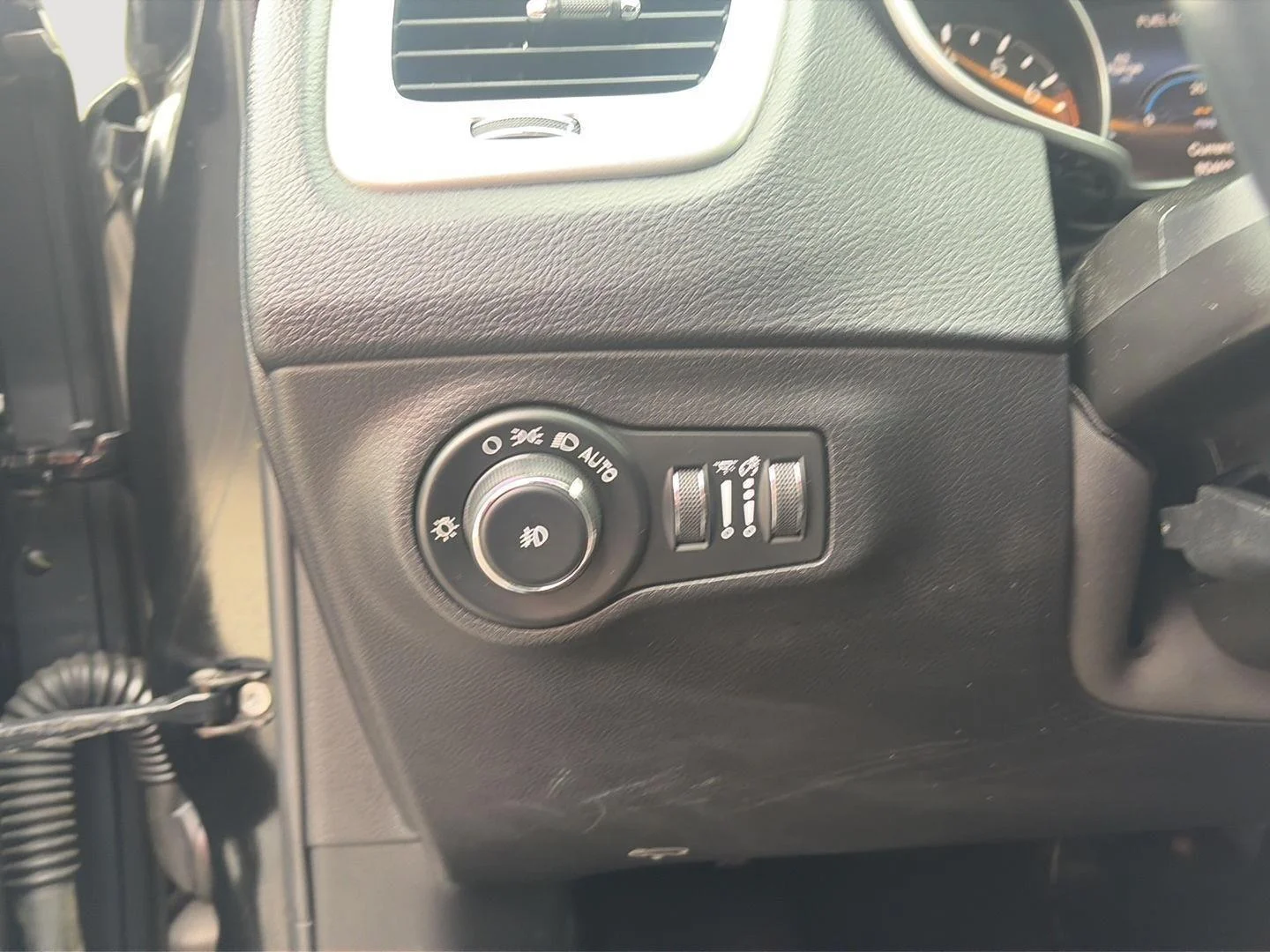 Certified Used 2019 Diamond Black Crystal Pearlcoat Jeep Latitude image 17