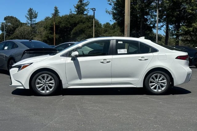 New 2026 Ice Cap Toyota  XLE image 7