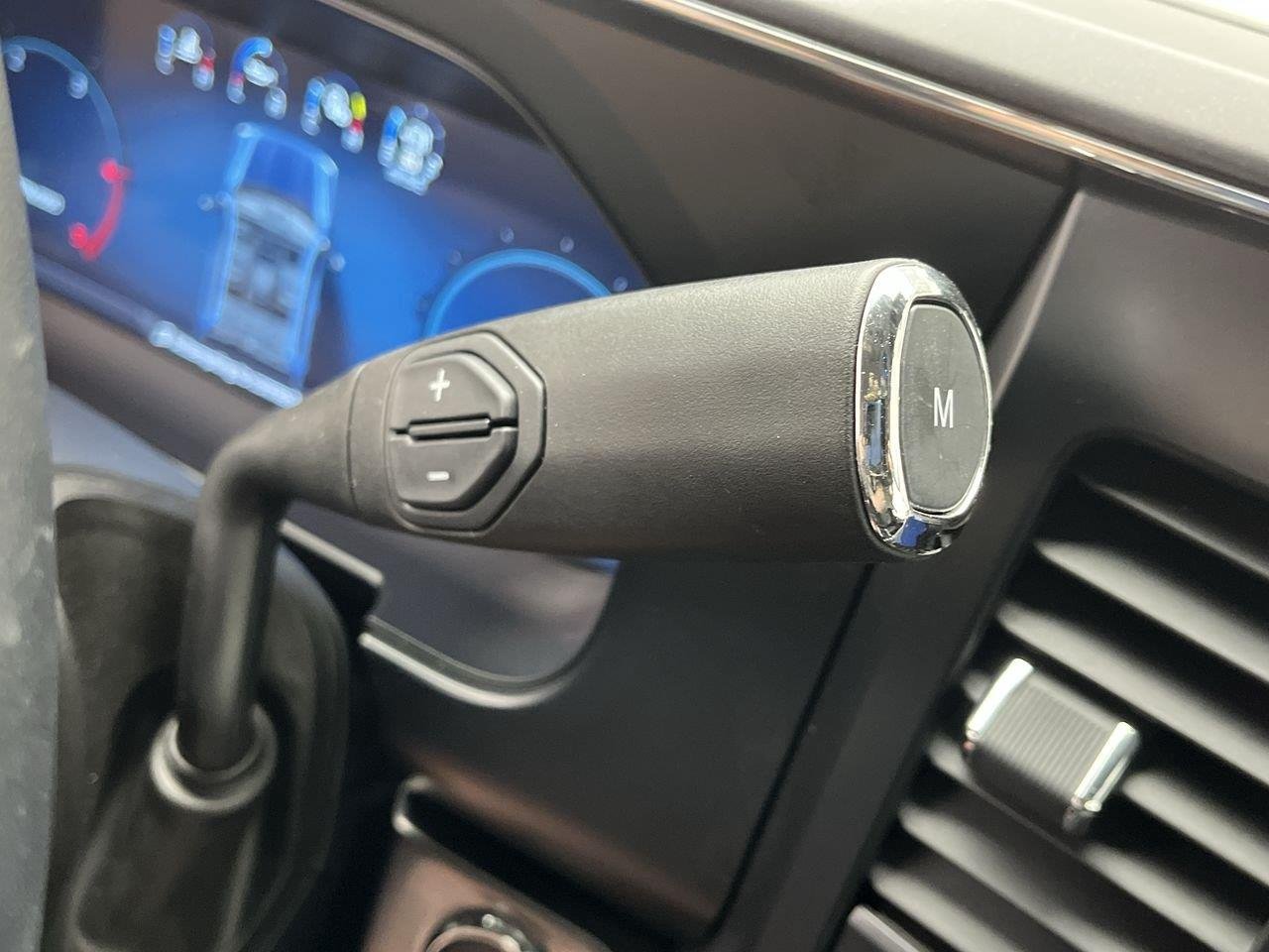 Used 2023 Oxford White Ford Lariat image 27