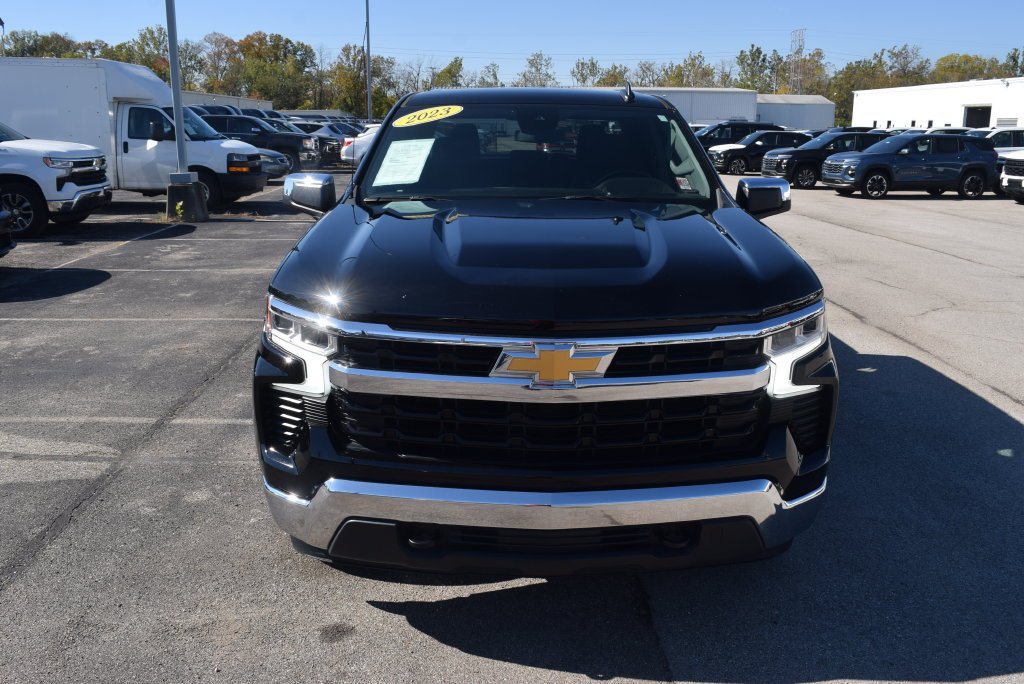 Used 2023 BLACK Chevrolet LT image 2