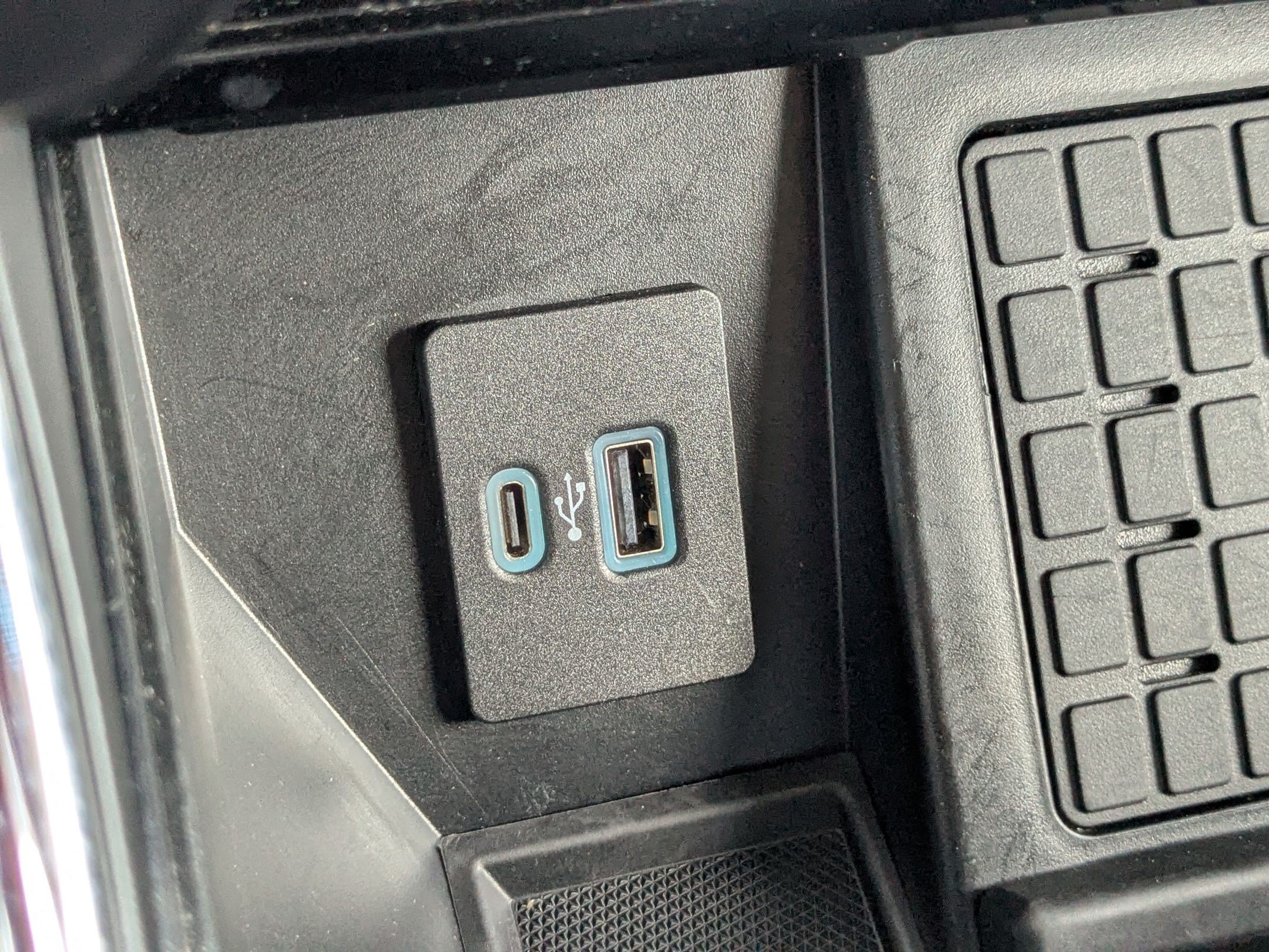 Used 2023 Oxford White Ford LARIAT image 28