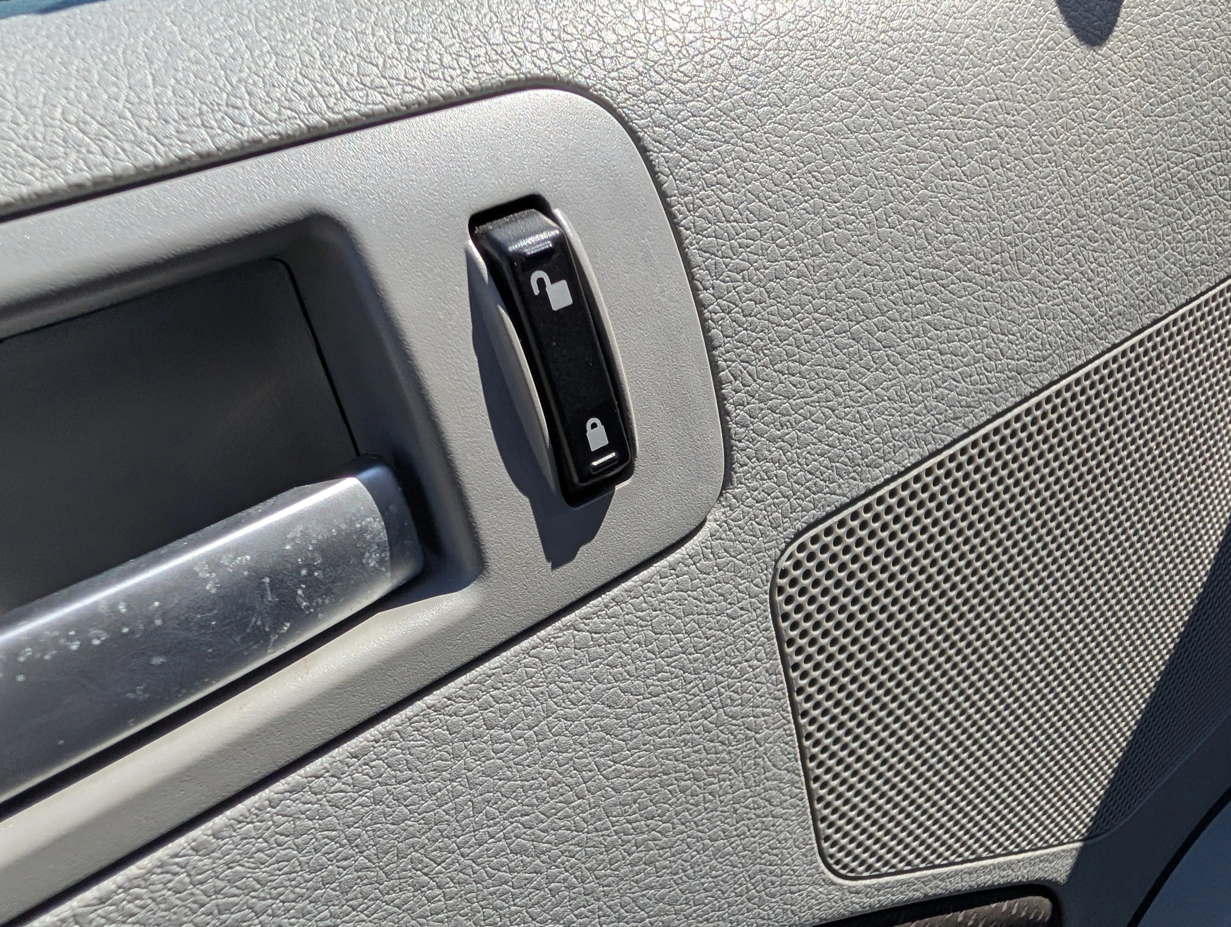 Used 2006 Satin Silver Metallic Ford GT Premium image 24