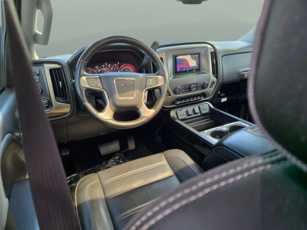 Used 2015 White GMC Denali image 18