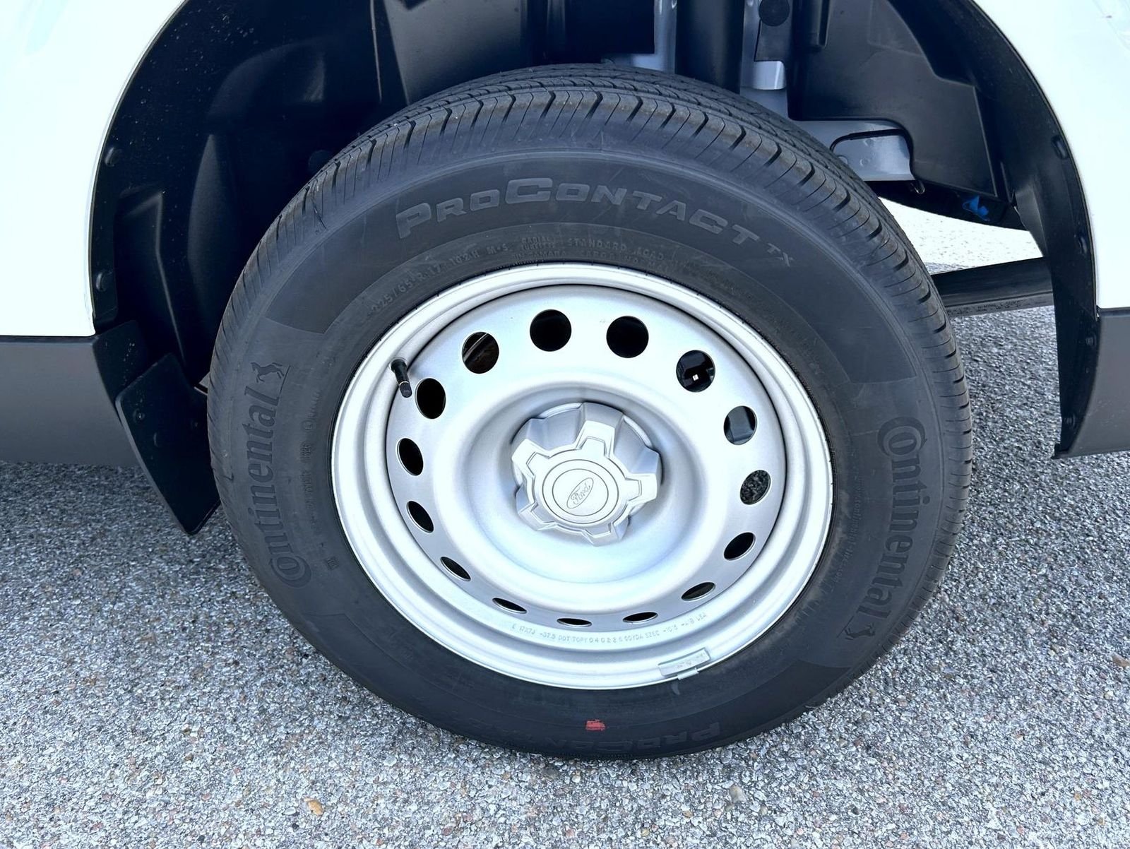 New 2026 Oxford White Ford XL image 22
