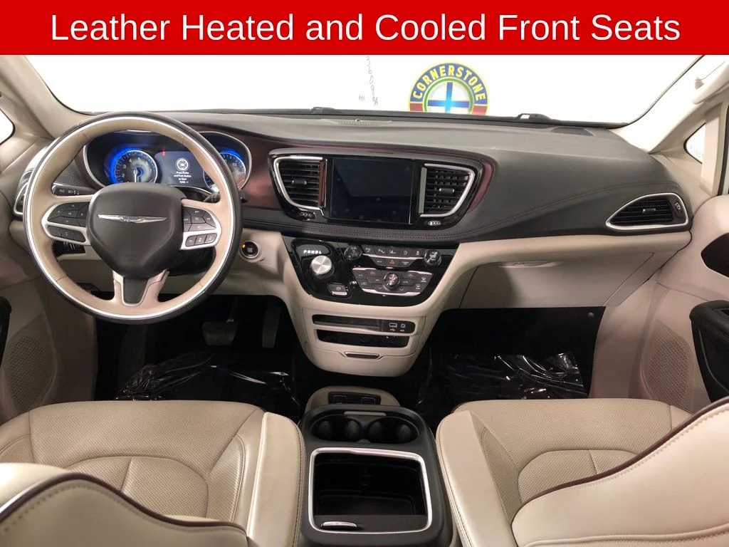 Used 2018 Bright White Clearcoat Chrysler Limited image 6
