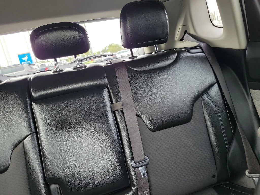 Used 2022 White Jeep Latitude image 18