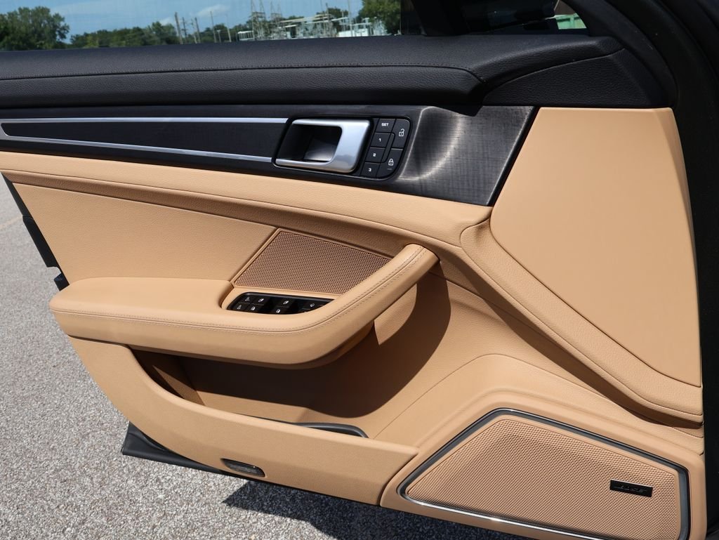 Used 2023 Aventurine Green Metallic Porsche 4 Platinum Edition image 32