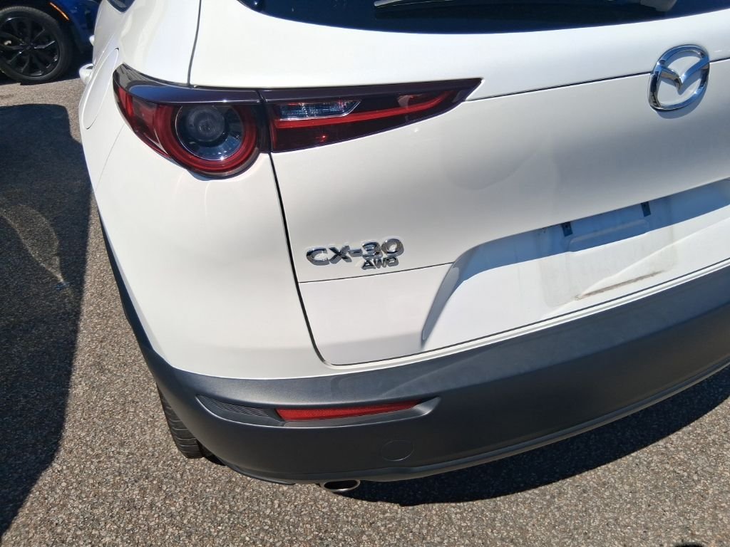 Used 2021 White Mazda Select image 16