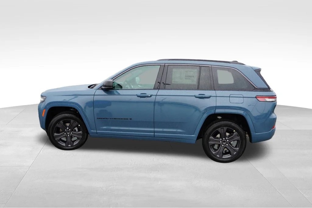 New 2027 Steel Blue Paint Jeep Limited Reserve image 6