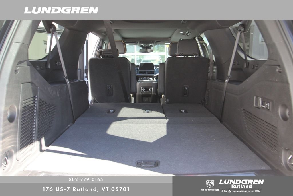 Used 2023 White GMC AT4 image 40