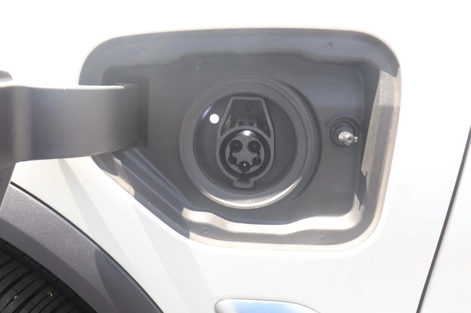 Used 2024 Alpine White BMW xDrive50e image 10