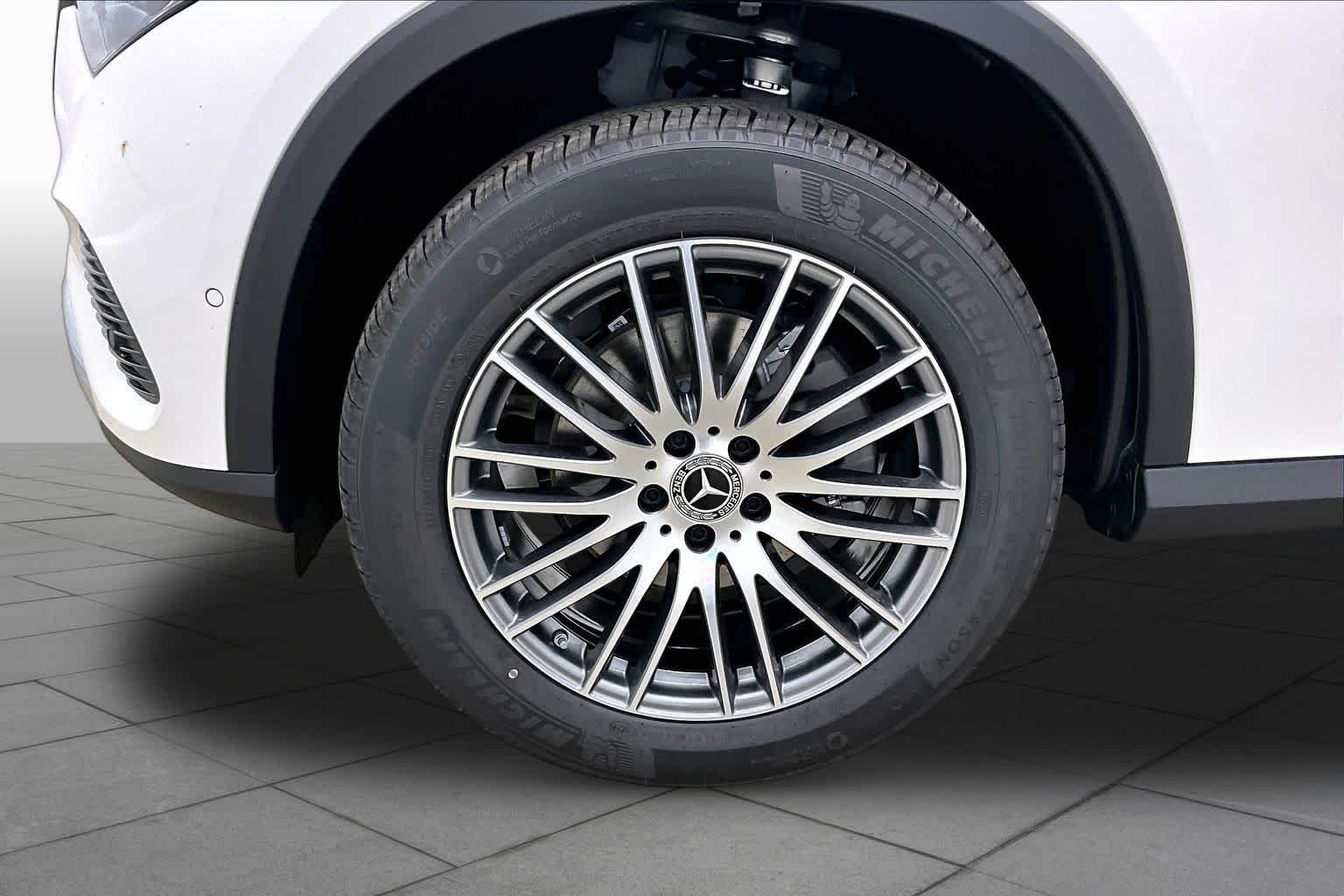 New 2026 Polar White Mercedes-Benz GLC 300 image 11