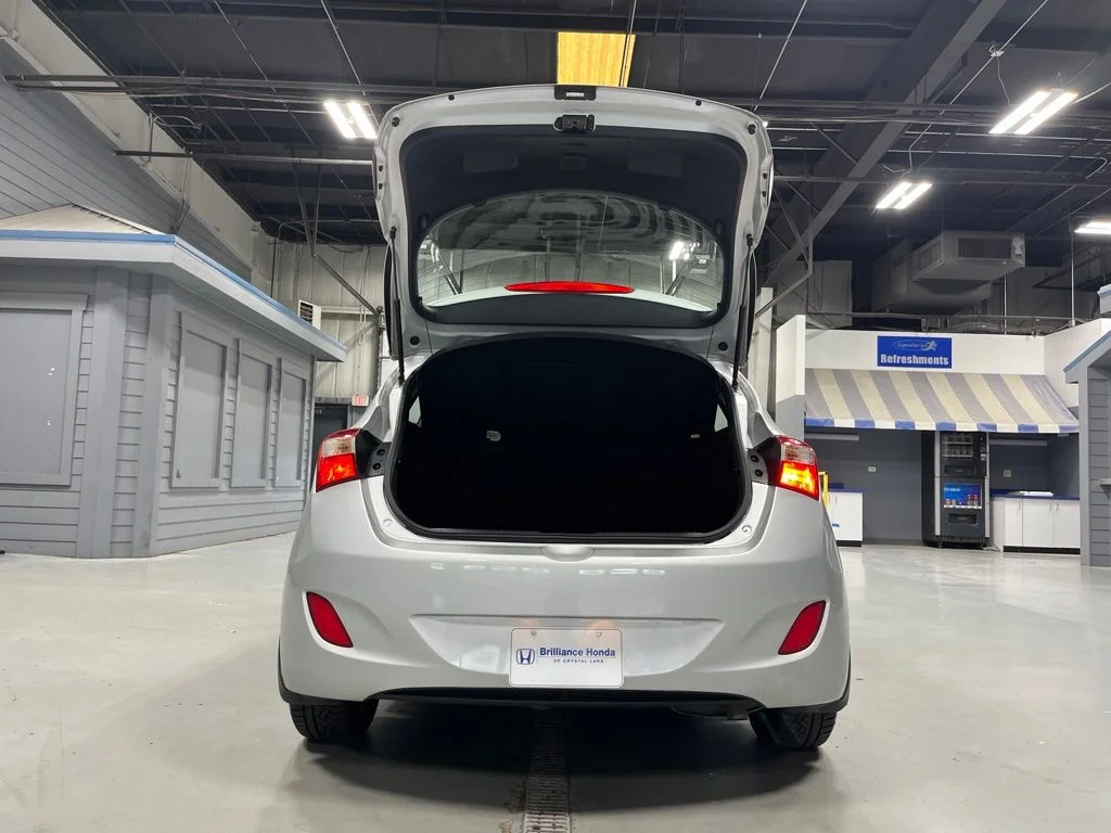 Used 2016 Silver Hyundai Base image 9