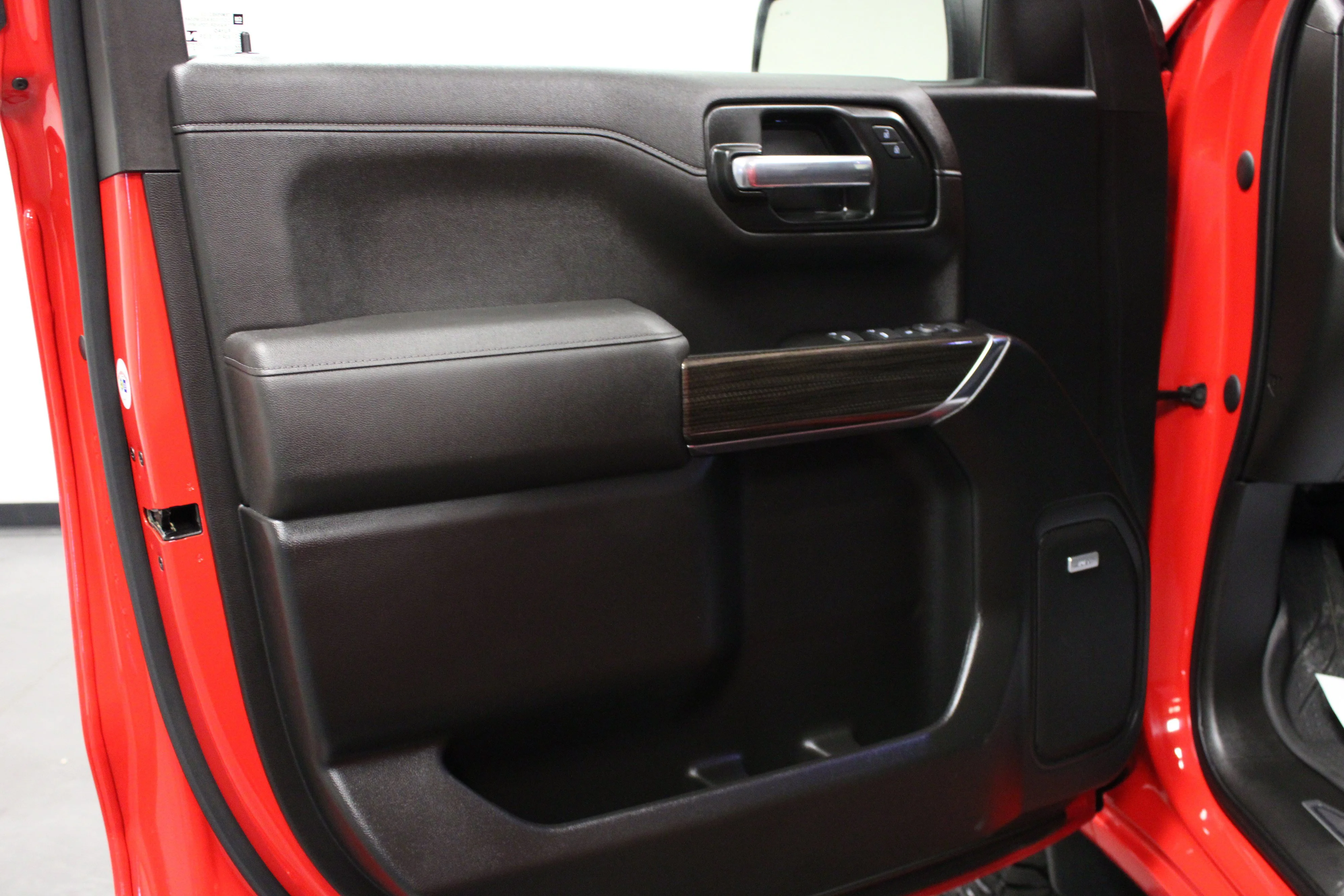 Used 2021 RED HOT Chevrolet LT Trail Boss image 11