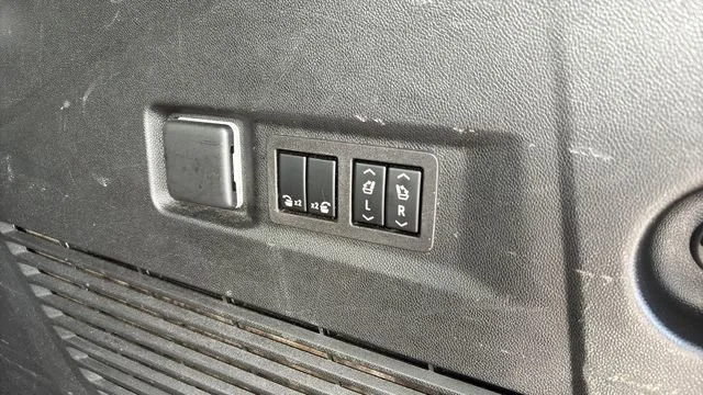 Used 2024 Onyx Black GMC Denali image 38