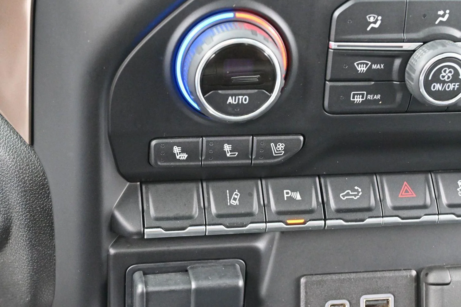 Used 2020 Silver Ice Metallic Chevrolet High Country image 23