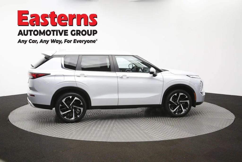 Used 2024 White Mitsubishi SE image 43