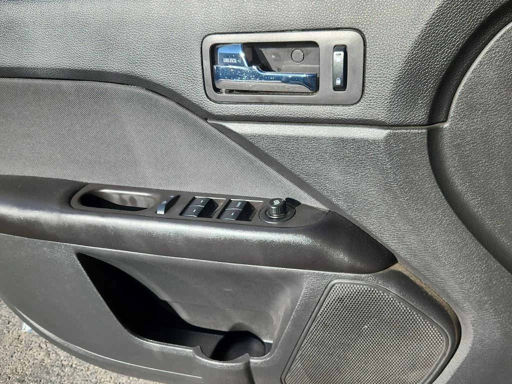 Used 2012 Blue Ford SE image 9