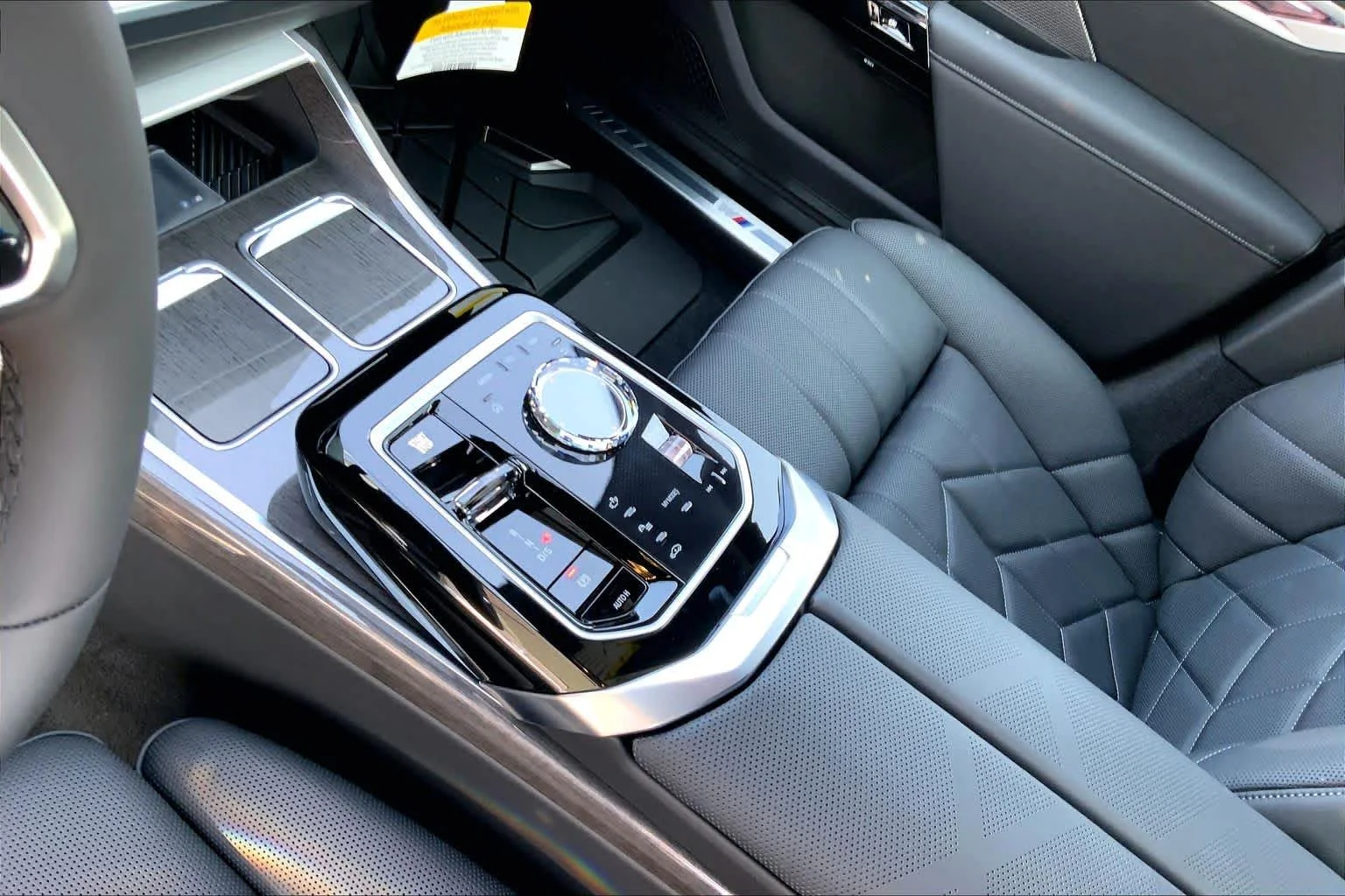 New 2026 Black Sapphire Metallic BMW 750e xDrive image 7