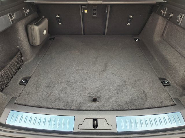 Certified Used 2026 White Land Rover Dynamic SE image 31