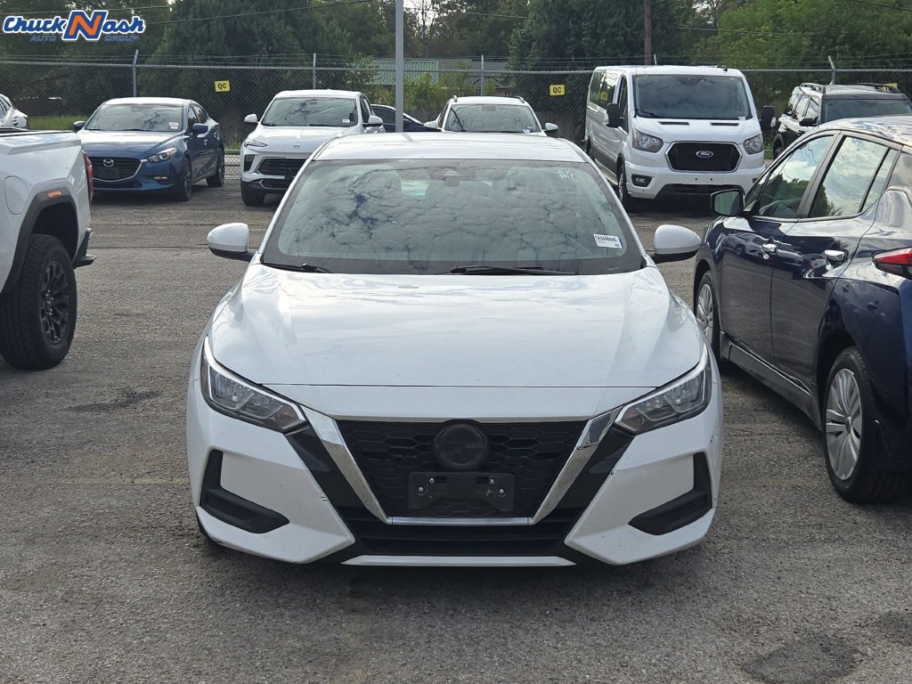 Used 2022 White Nissan SV Xtronic CVT image 2