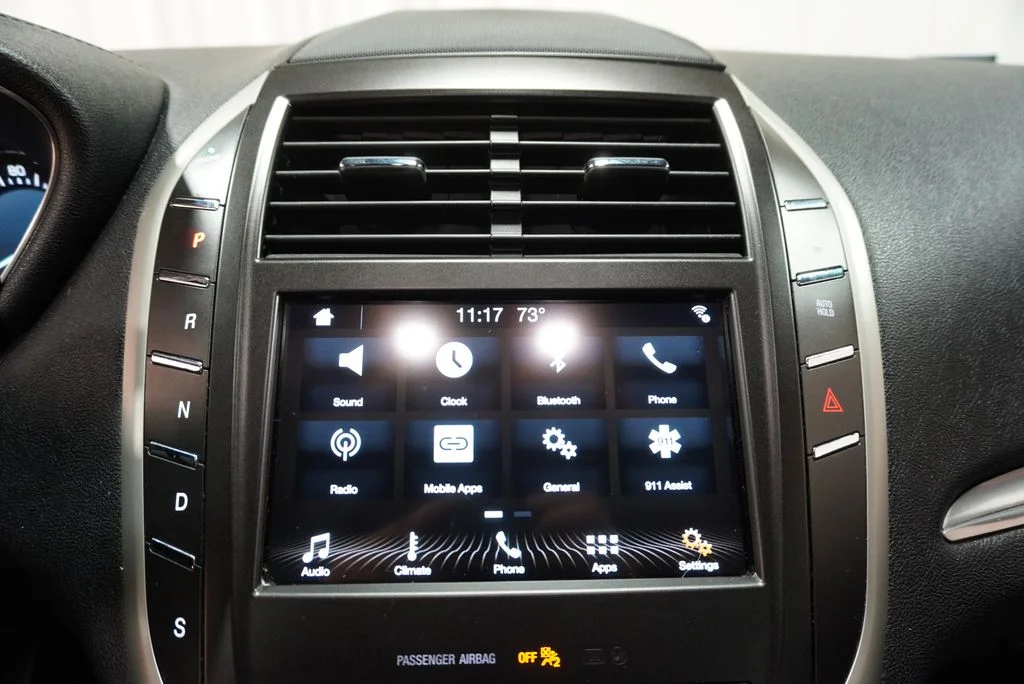 Used 2017 Ingot Silver Lincoln Premiere image 8