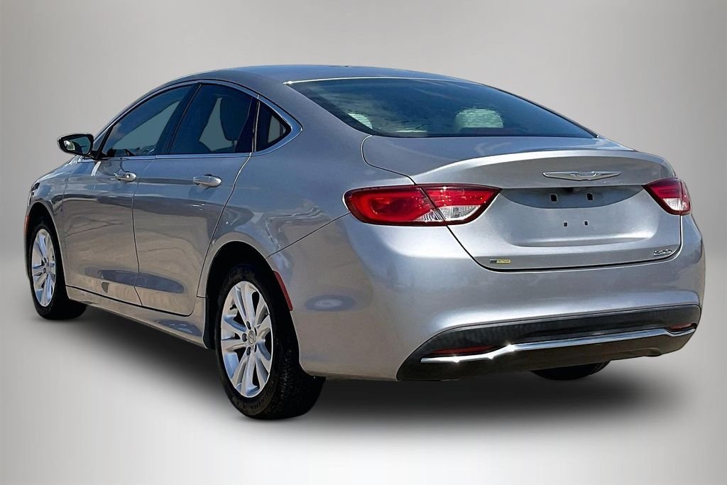 Used 2015 Silver Chrysler Limited image 4