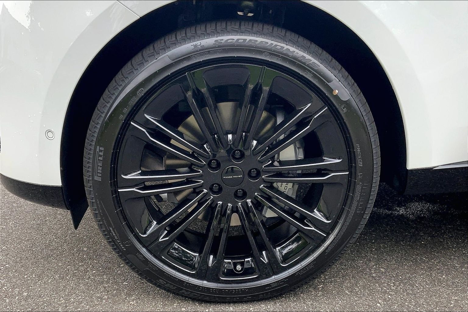 New 2026 Fuji White Land Rover SE 7 Seats image 11