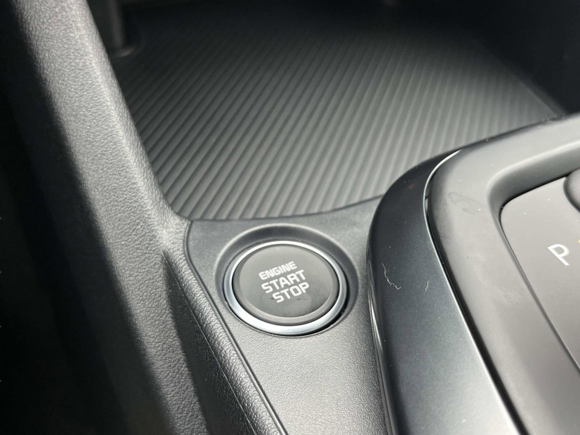 New 2025 Snow White Pearl Kia LXS image 27