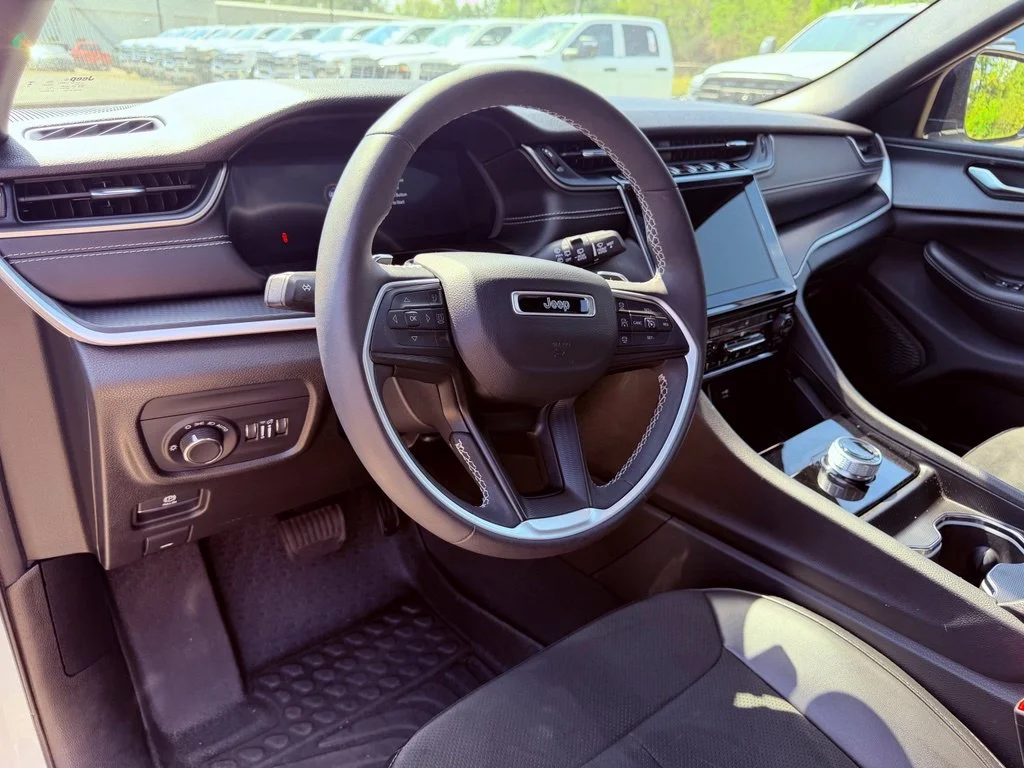 Used 2024 White Jeep Altitude X image 15
