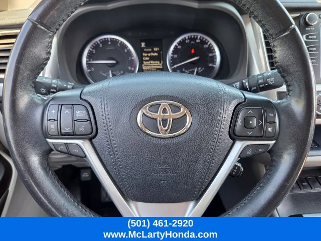 Used 2018 Blizzard Pearl Toyota XLE image 32