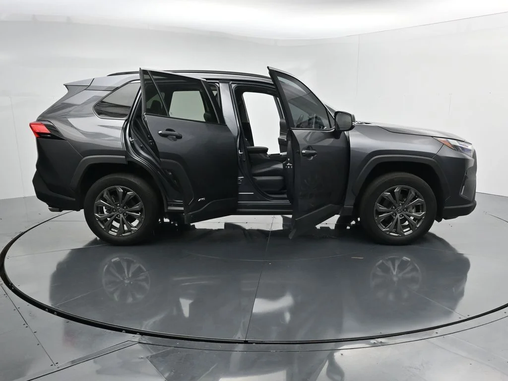 Used 2022 Gray Toyota XLE Premium image 34
