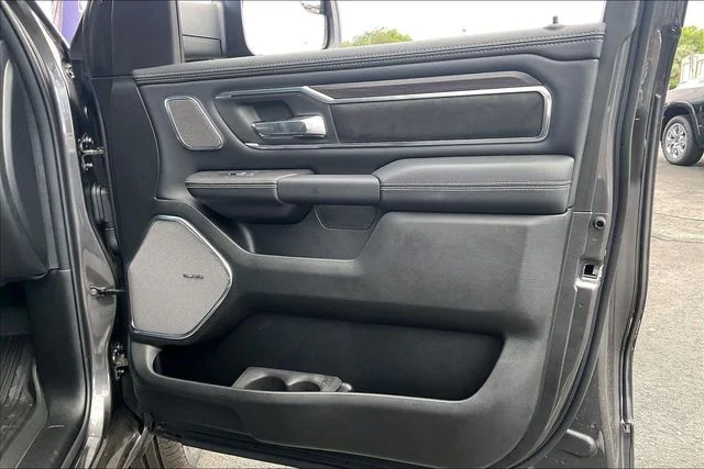 New 2026 Granite Crystal Metallic Clear-Coat Exterior Paint RAM Laramie image 31